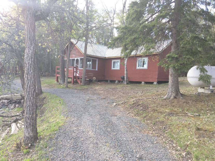 The Lammermuir. 2 Bedroom Island Cabin. Sleeps 6. Sioux Narrows.