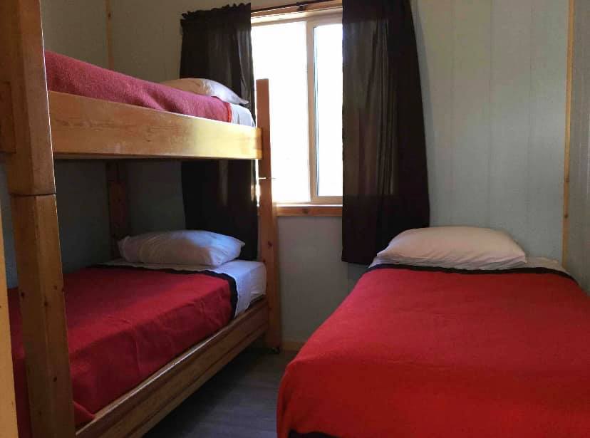 The Matildawick. 2 Bedroom Island Cabin. Sleeps 5. Sioux Narrows.