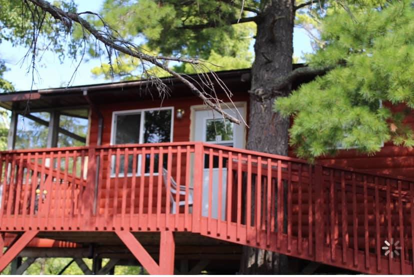 The Swallow. 3 Bedroom Island Cabin. Sleeps 8. Sioux Narrows.
